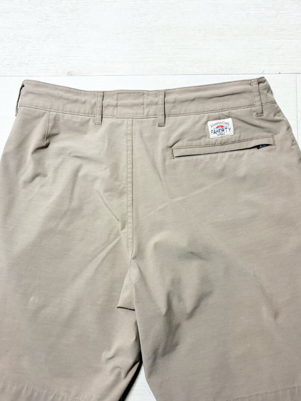 Faherty Men's All Day Hybrid Shorts Kakhi 2.0 Size 30 - Picture 2 of 6